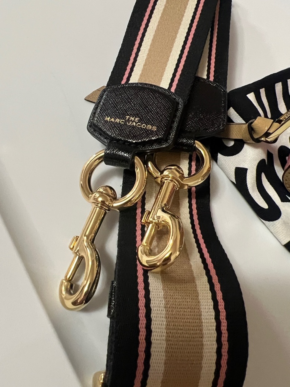 Marc Jacobs Beige and Pink Snapshot Leather Crossbody with Gold Hardware - Picture 4 of 10